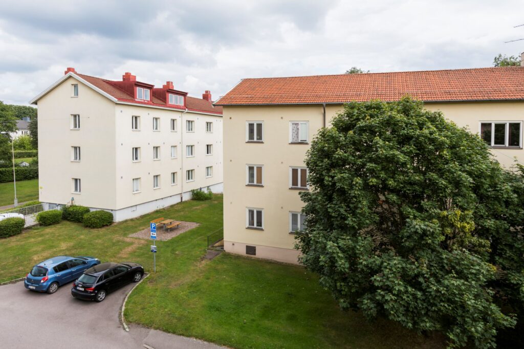 Montering av rumsavskiljande dörrar i lägenhet. Hässelby Vällingby Stockholm